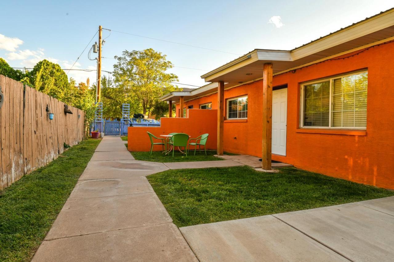 Inn 1 - Downtown 1 Bedroom Unit, Sleeps 6 With Shared Hot Tub Moab Exterior photo