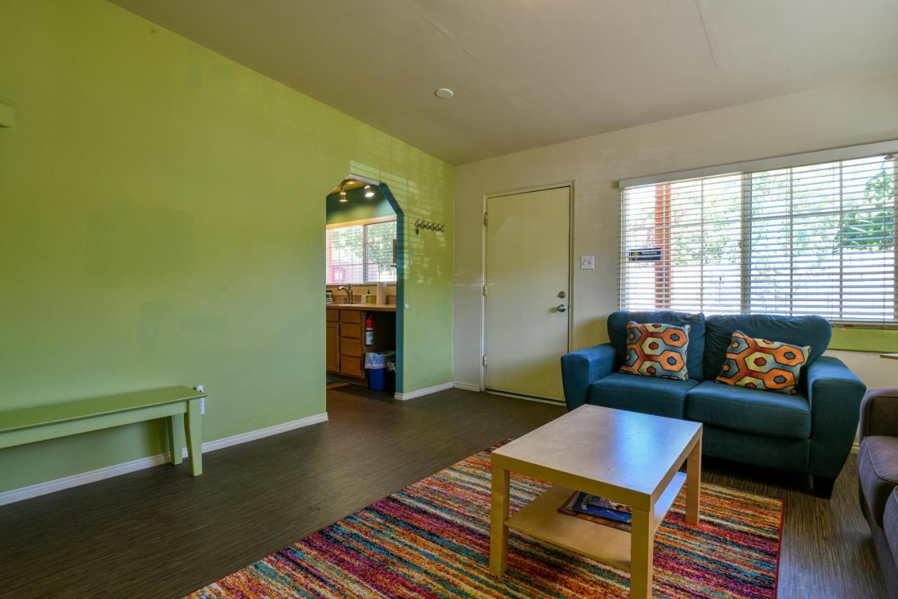 Inn 1 - Downtown 1 Bedroom Unit, Sleeps 6 With Shared Hot Tub Moab Exterior photo